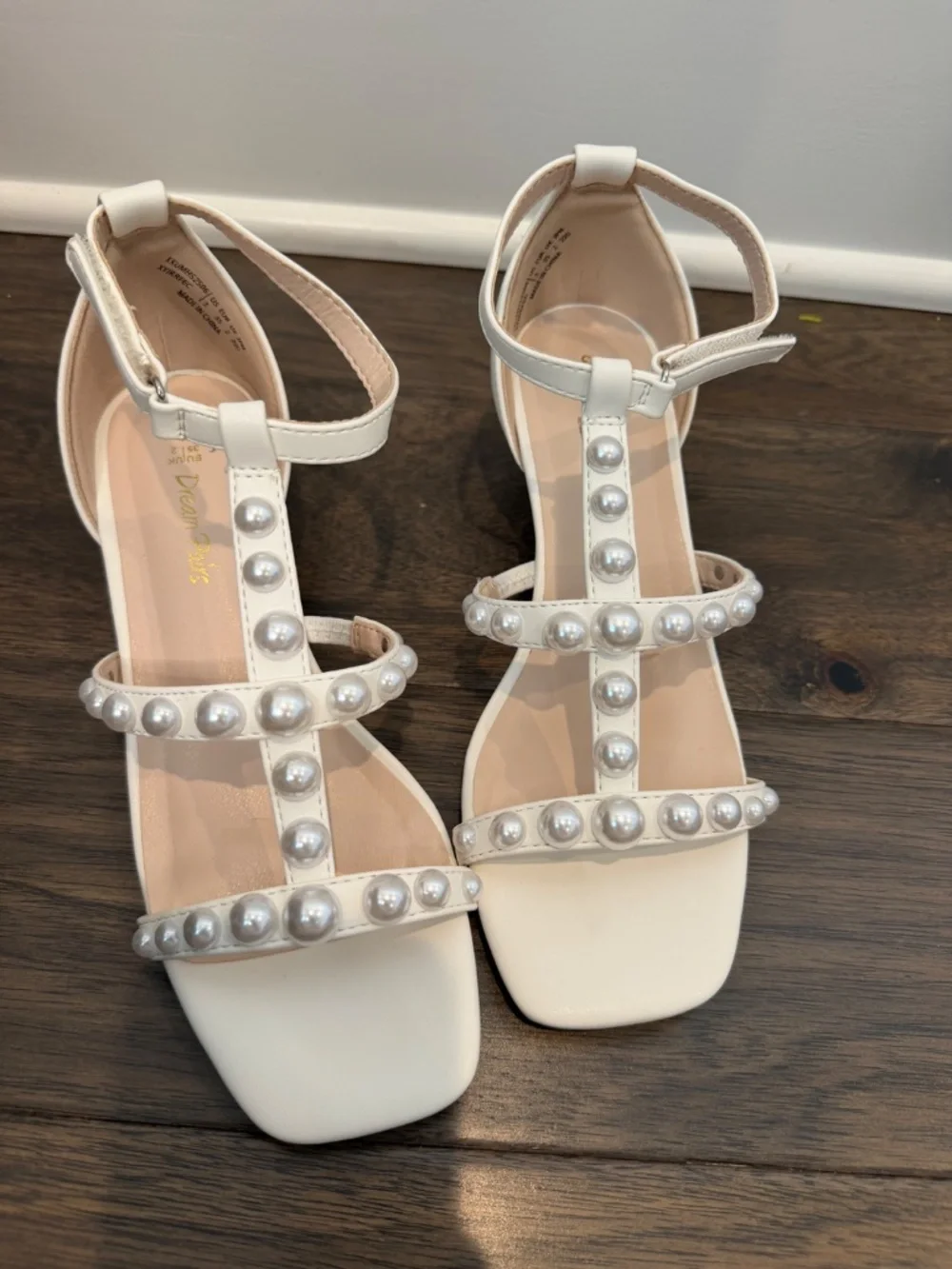 NWT Girl’s Amazon White Kitten Heel Dress Shoes Size 3